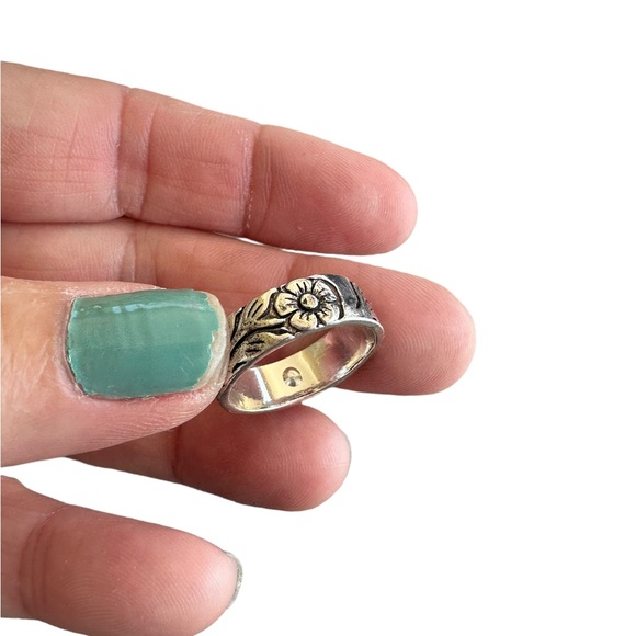 Floral Engraved Silver Band Ring - Picture 9 of 9
